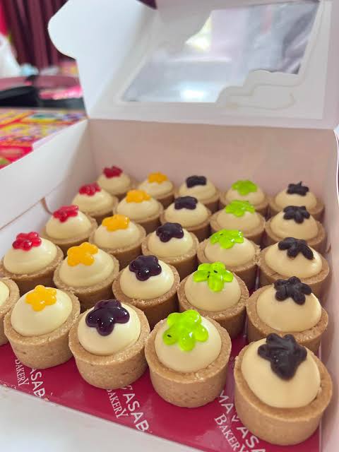 Tart Buncit Mamasab dalam contoh set 25 biji pelbagai perisa